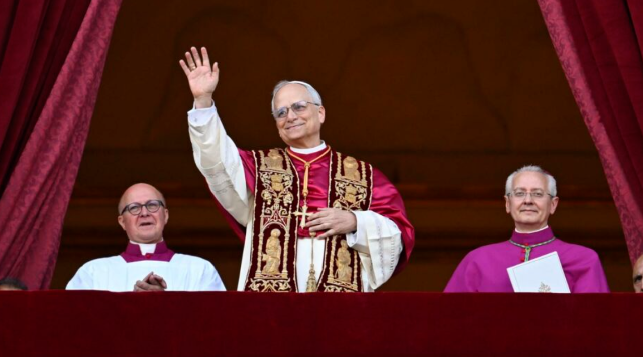Considera Trump un gran honor para EU que León XIV sea el primer papa estadounidense