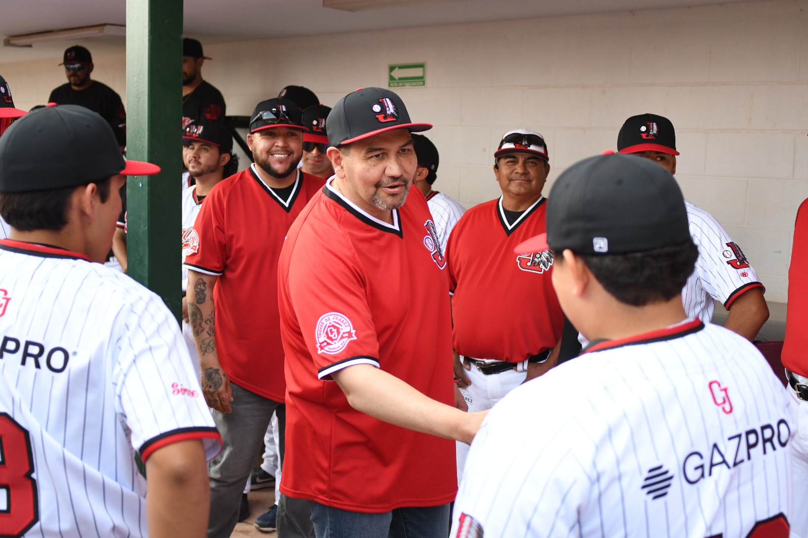 Presidente Municipal participa en la foto oficial de Los Indios