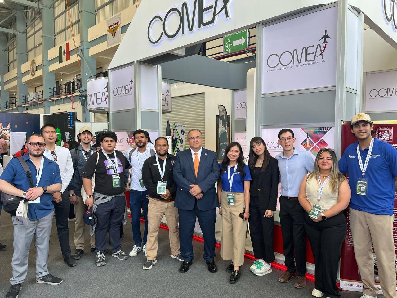 Estudiantes de la Facultad de Ingeniería de la UACH participan en la «Feria Aeroespacial México 2025»