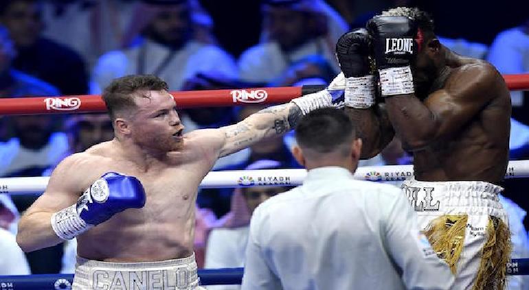 Saúl ‘Canelo’ Álvarez venció al cubano Scull en la Arena ANB de Riad