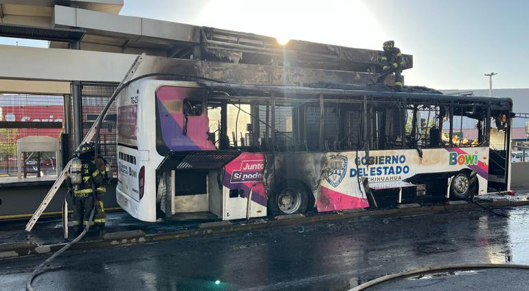 Evacuaron 40 pasajeros del Bowi por incendio de camión