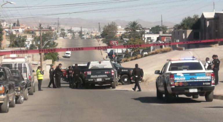 Choque entre patrullas municipales deja a 2 oficiales heridos