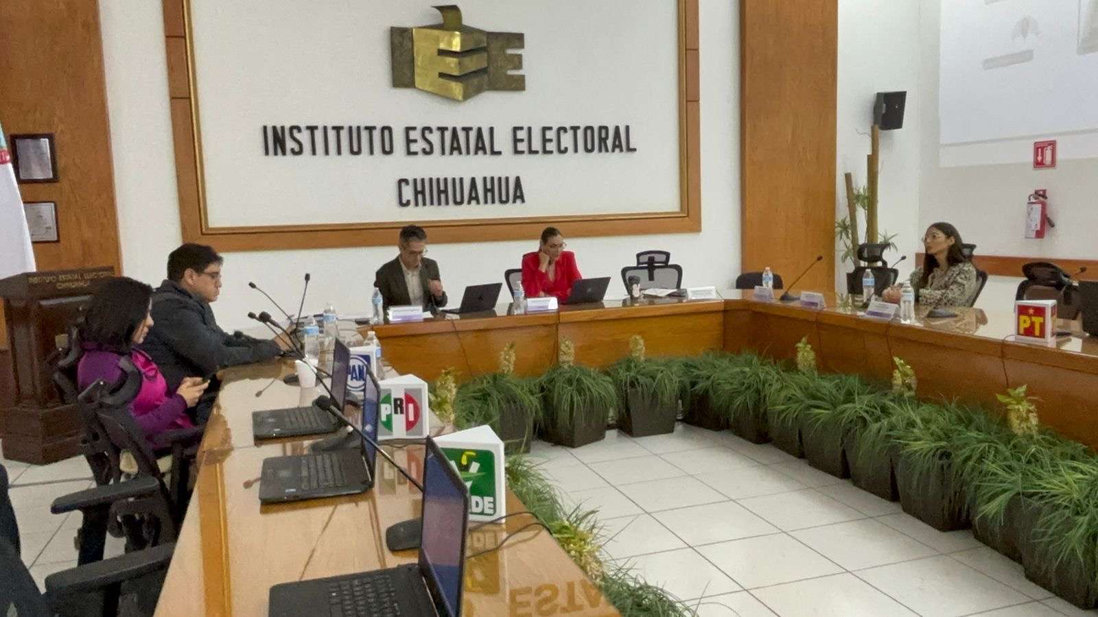 Recortan $230 millones al Presupuesto de Egresos del IEE para 2026 | EL ...