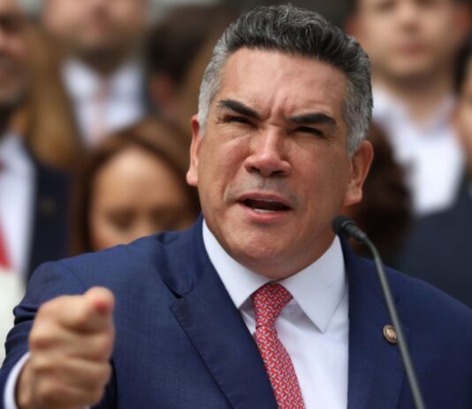 Alito Moreno: el primer aviso para la oposición Alito Moreno queda bajo presión política; El Grillero aborda el PAN, Marco Bonilla, Daniela Álvarez y velatorios en Delicias.