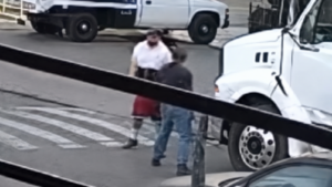 Conductor de aplicación golpeado por pipero durante altercado vial